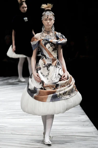 Look 29